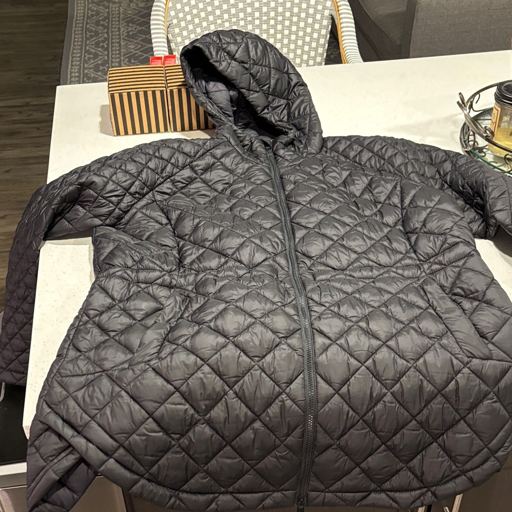 Athleta Women’s Whisper Featherless Quilted Parka/Jacket  - Black - Picture 8 of 11